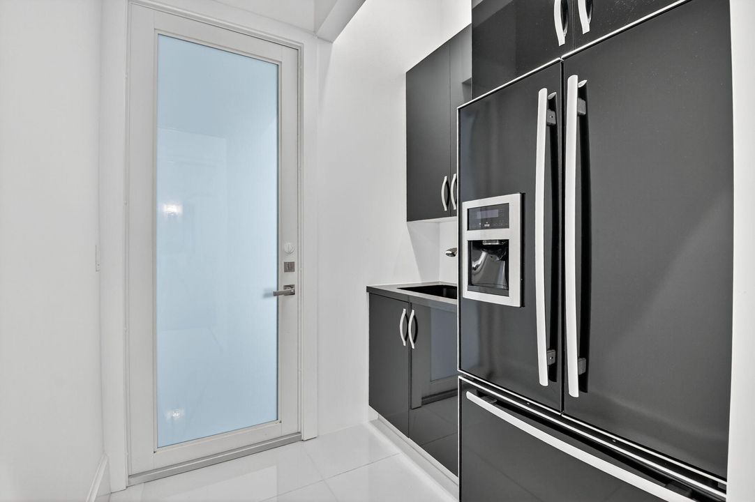 For Sale: $2,475,000 (3 beds, 4 baths, 3780 Square Feet)