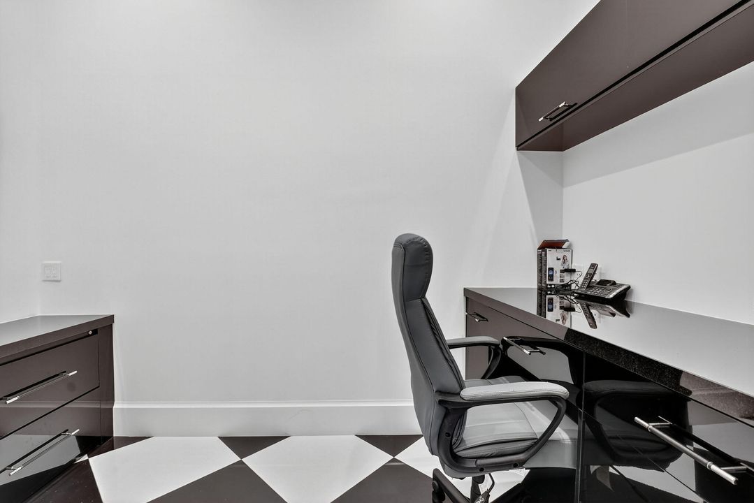 For Sale: $2,475,000 (3 beds, 4 baths, 3780 Square Feet)