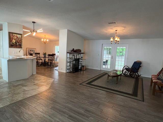 Active With Contract: $112,000 (3 beds, 2 baths, 1664 Square Feet)