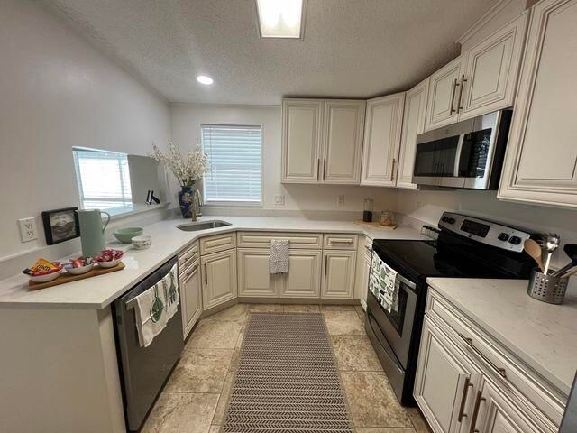 Active With Contract: $112,000 (3 beds, 2 baths, 1664 Square Feet)