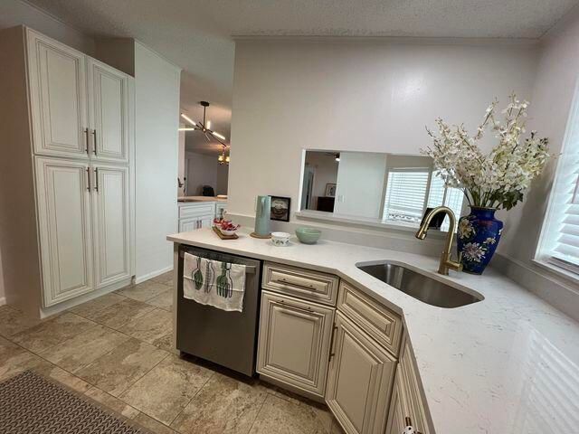 Active With Contract: $112,000 (3 beds, 2 baths, 1664 Square Feet)