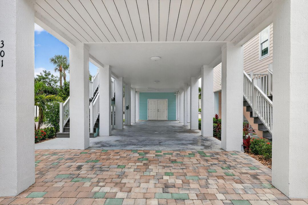 For Sale: $385,000 (2 beds, 2 baths, 1040 Square Feet)