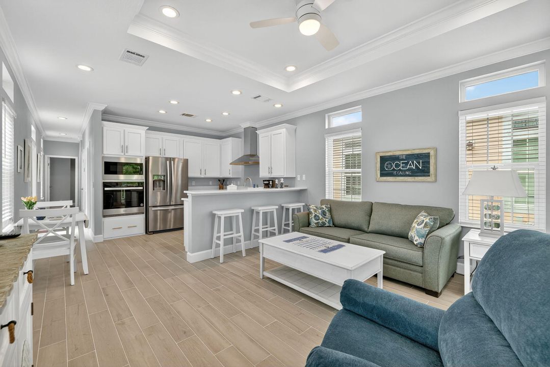 For Sale: $385,000 (2 beds, 2 baths, 1040 Square Feet)