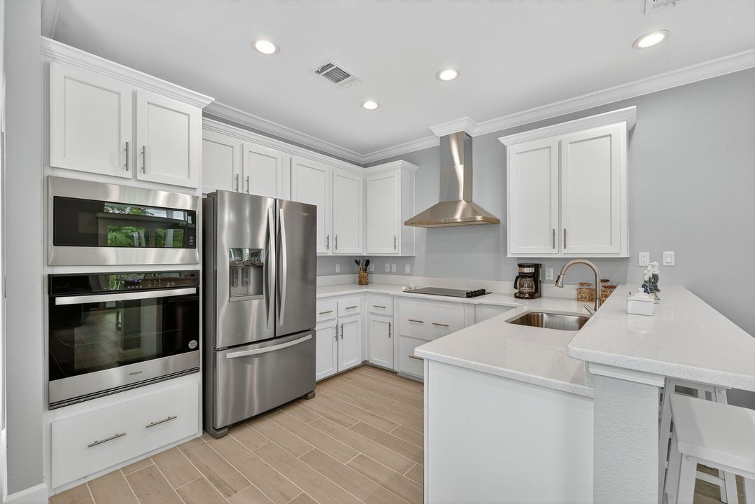 For Sale: $385,000 (2 beds, 2 baths, 1040 Square Feet)