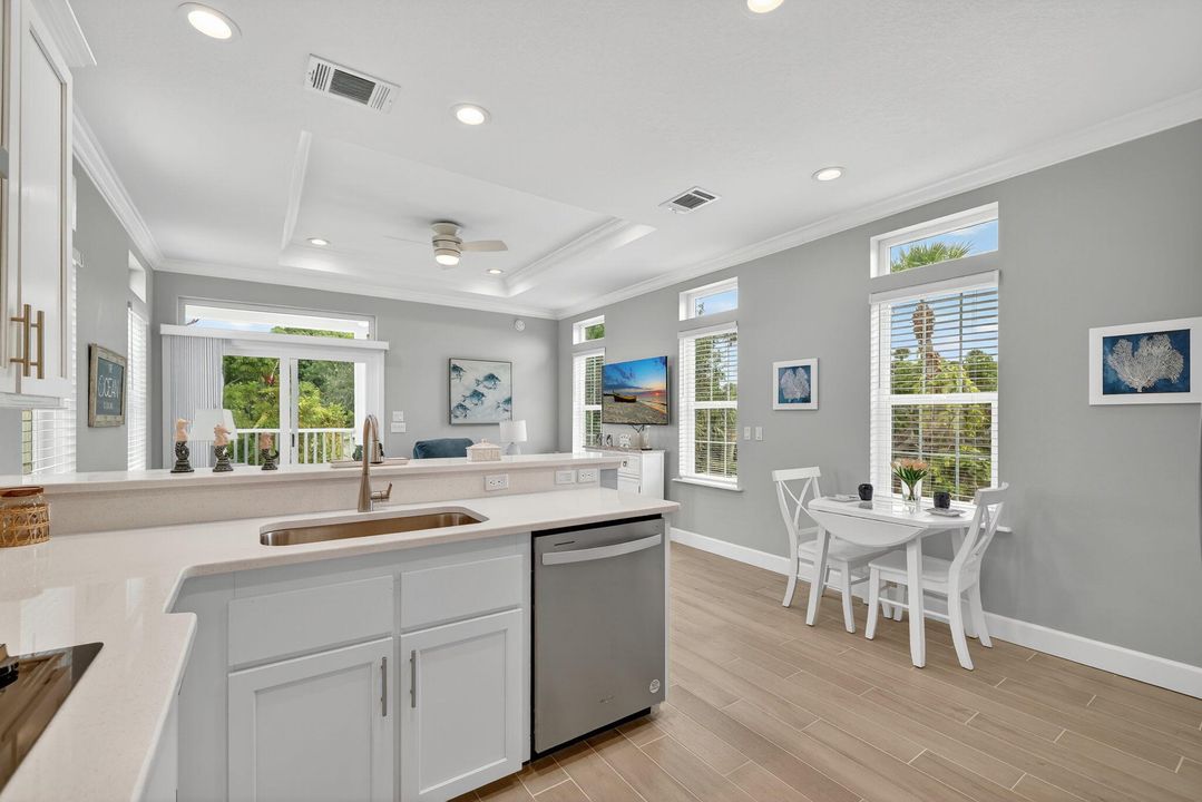 For Sale: $385,000 (2 beds, 2 baths, 1040 Square Feet)