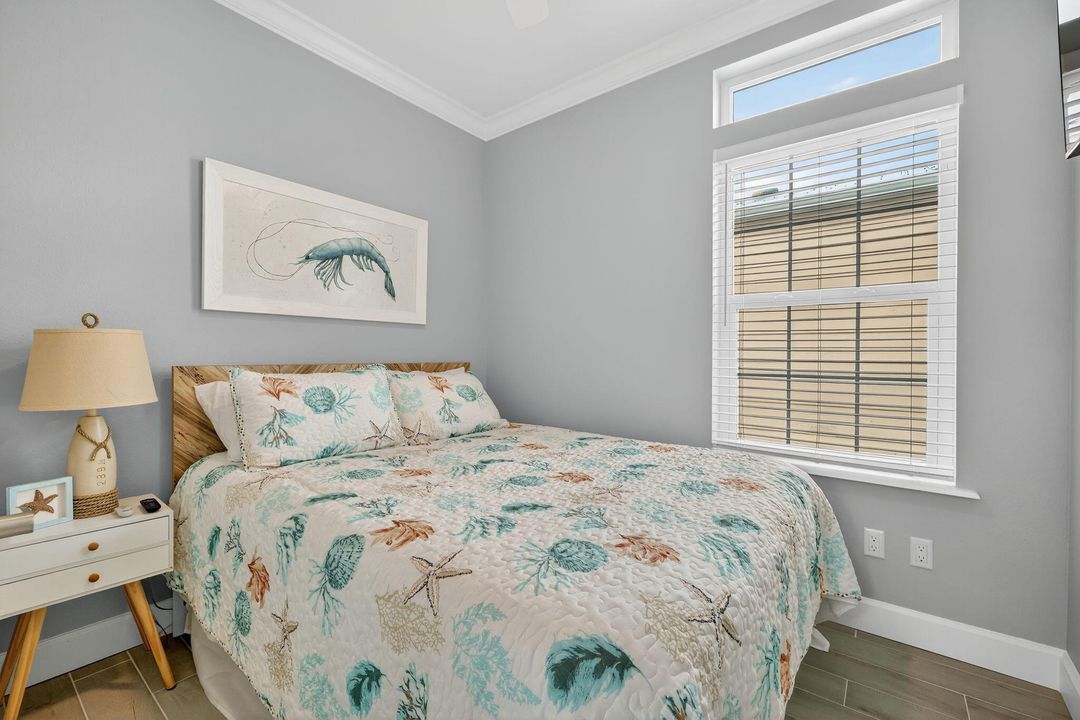 For Sale: $385,000 (2 beds, 2 baths, 1040 Square Feet)