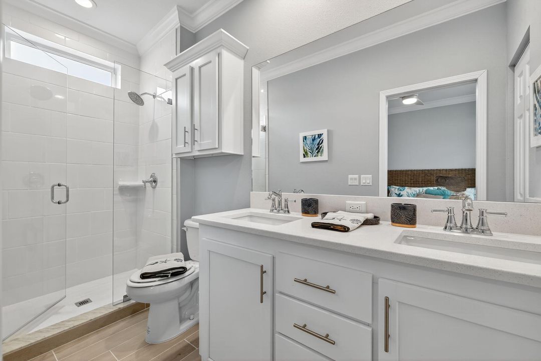 For Sale: $385,000 (2 beds, 2 baths, 1040 Square Feet)