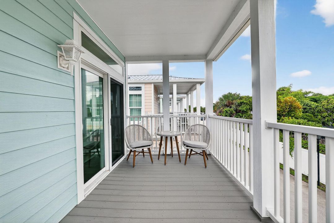 For Sale: $385,000 (2 beds, 2 baths, 1040 Square Feet)