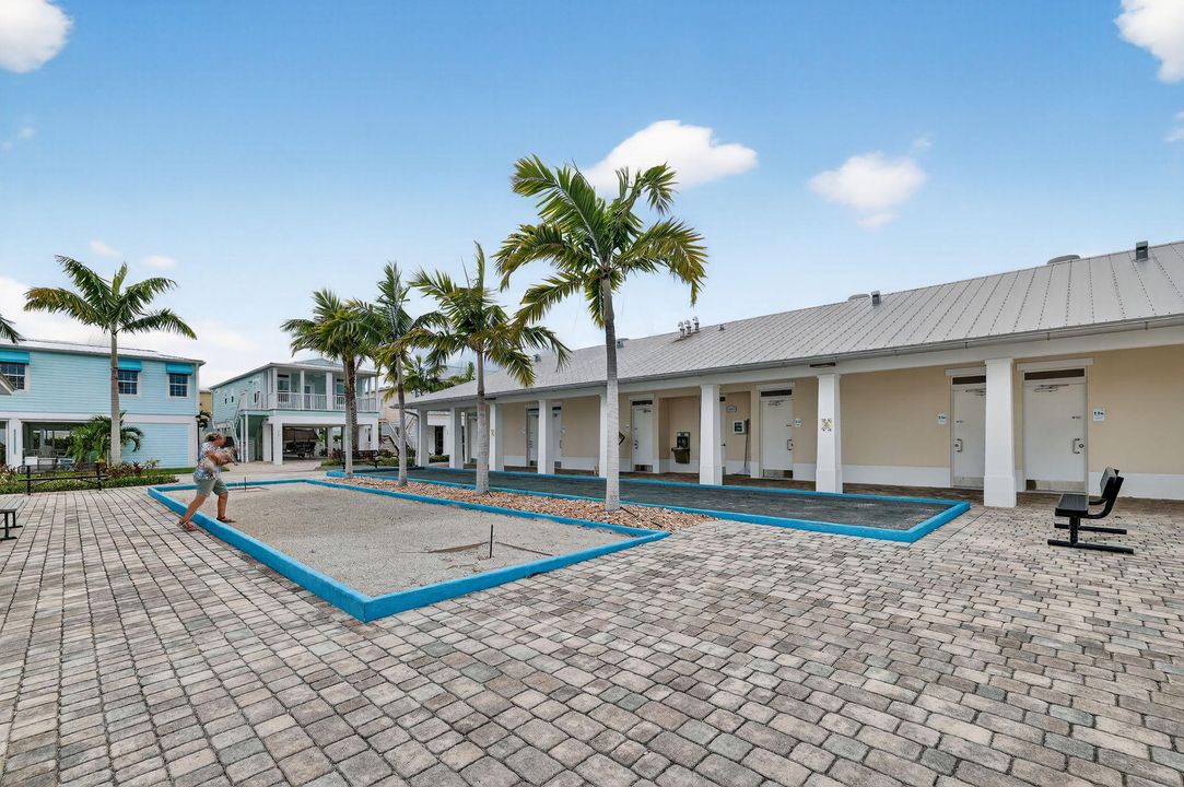 For Sale: $385,000 (2 beds, 2 baths, 1040 Square Feet)