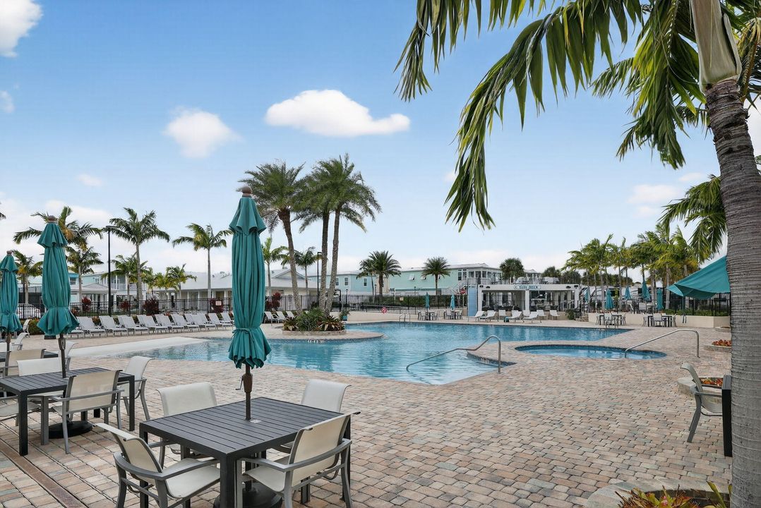 For Sale: $385,000 (2 beds, 2 baths, 1040 Square Feet)