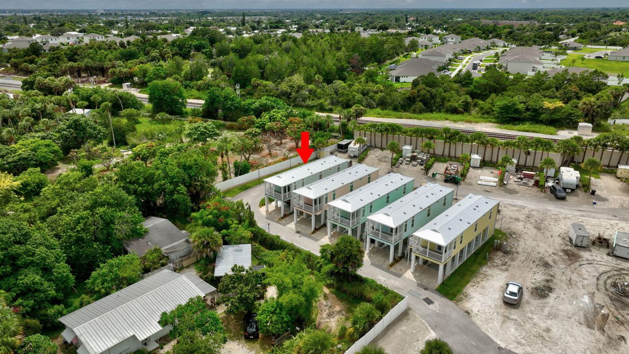 For Sale: $385,000 (2 beds, 2 baths, 1040 Square Feet)