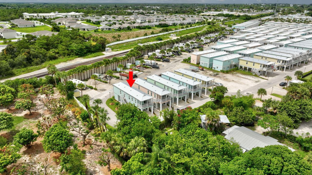 For Sale: $385,000 (2 beds, 2 baths, 1040 Square Feet)