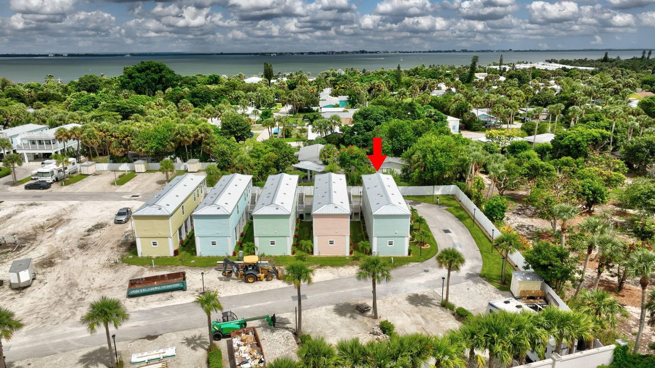 For Sale: $385,000 (2 beds, 2 baths, 1040 Square Feet)