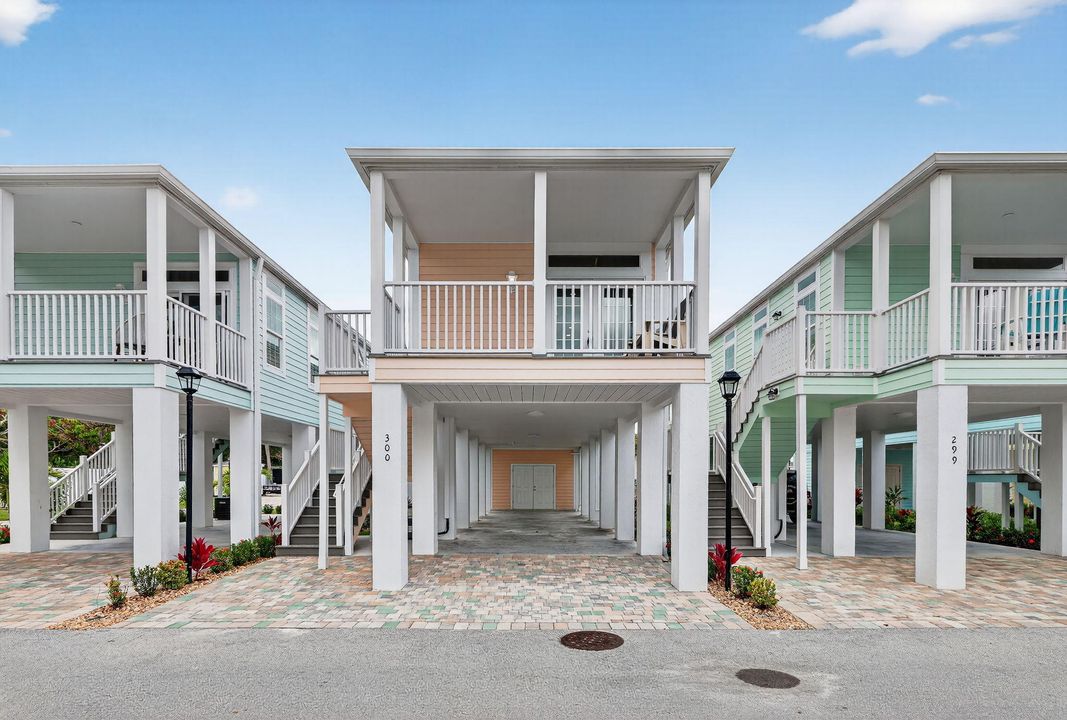 For Sale: $375,000 (2 beds, 2 baths, 1040 Square Feet)