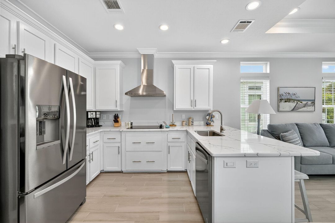 For Sale: $375,000 (2 beds, 2 baths, 1040 Square Feet)