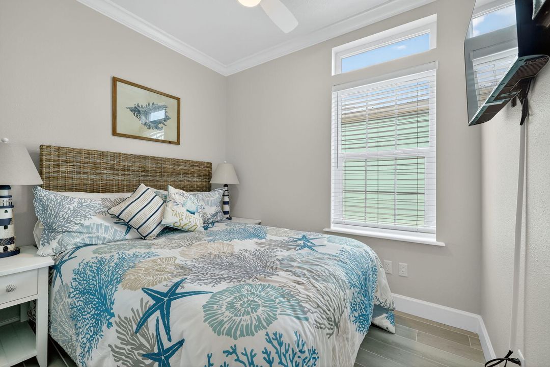 For Sale: $375,000 (2 beds, 2 baths, 1040 Square Feet)