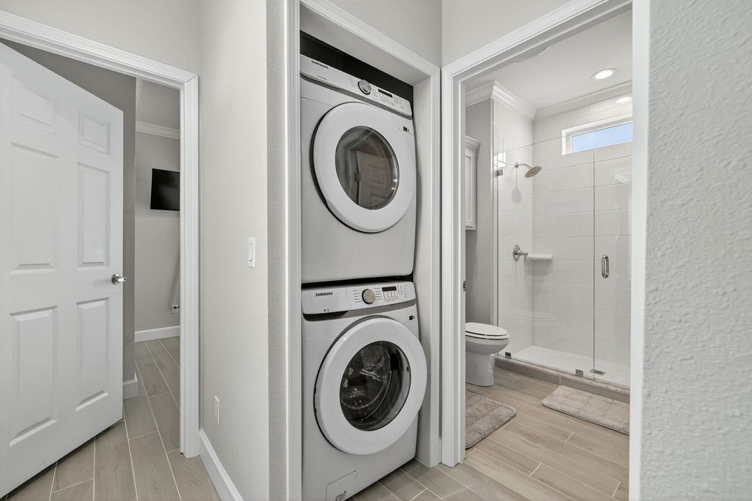 For Sale: $375,000 (2 beds, 2 baths, 1040 Square Feet)