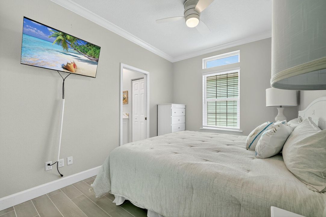 For Sale: $375,000 (2 beds, 2 baths, 1040 Square Feet)