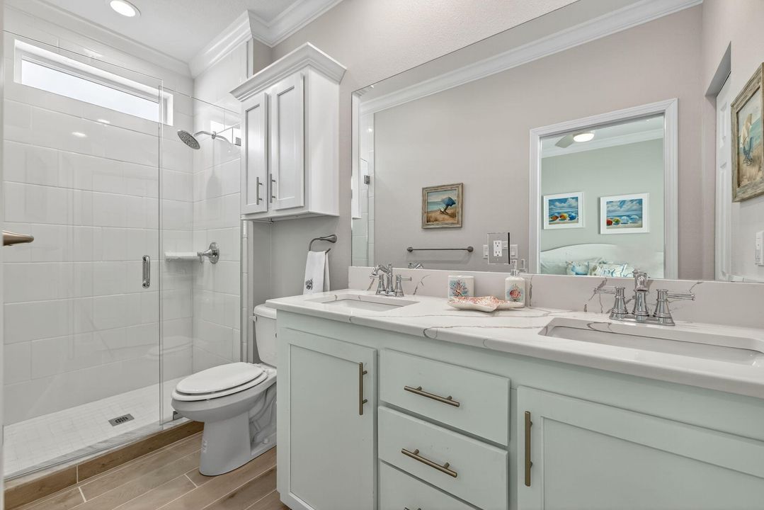 For Sale: $375,000 (2 beds, 2 baths, 1040 Square Feet)