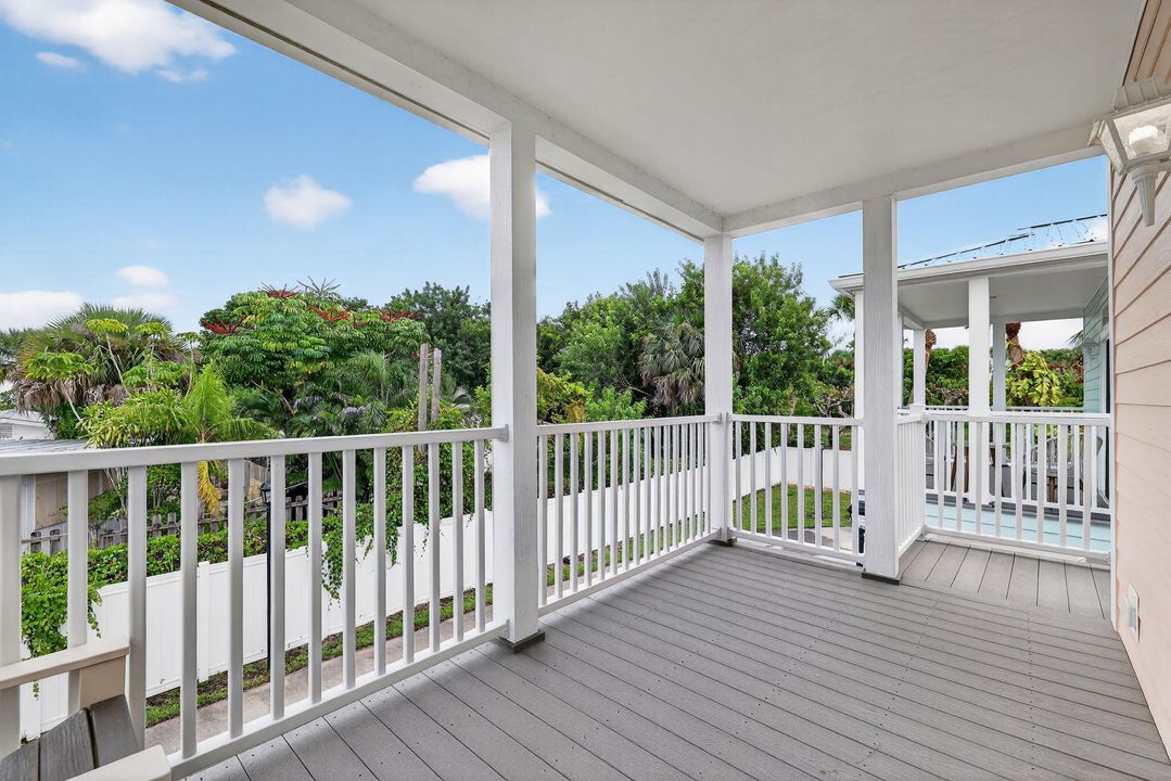 For Sale: $375,000 (2 beds, 2 baths, 1040 Square Feet)