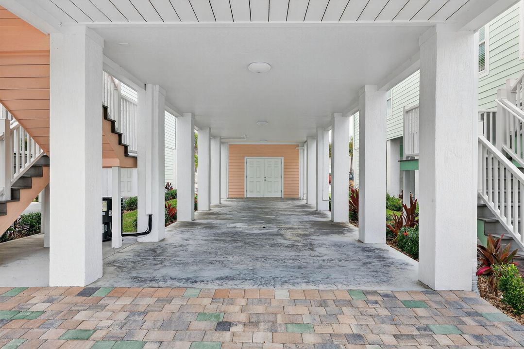 For Sale: $375,000 (2 beds, 2 baths, 1040 Square Feet)