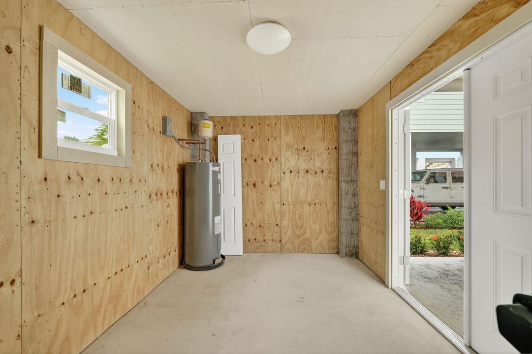 For Sale: $375,000 (2 beds, 2 baths, 1040 Square Feet)