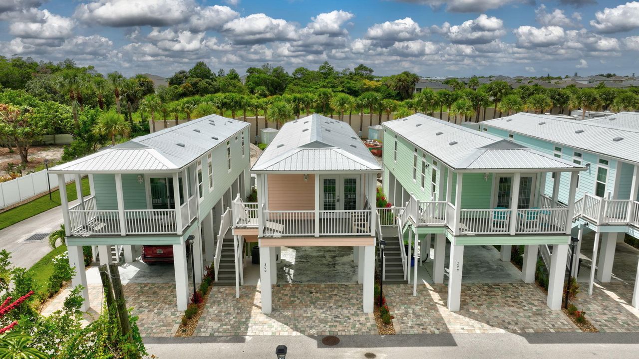 For Sale: $375,000 (2 beds, 2 baths, 1040 Square Feet)