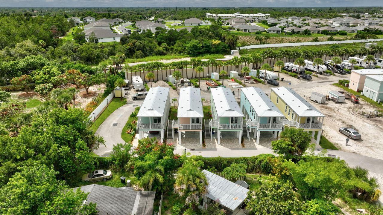 For Sale: $375,000 (2 beds, 2 baths, 1040 Square Feet)