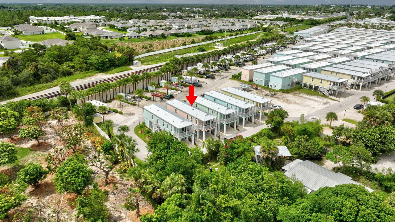 For Sale: $375,000 (2 beds, 2 baths, 1040 Square Feet)