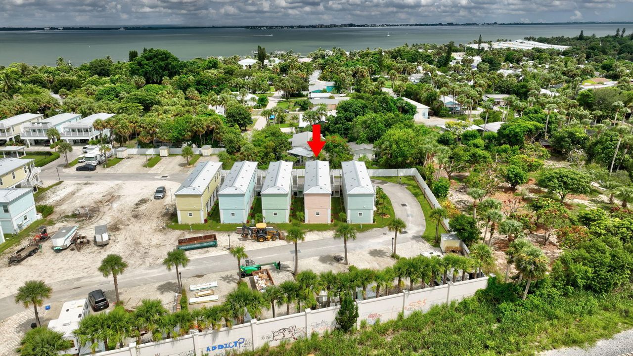 For Sale: $375,000 (2 beds, 2 baths, 1040 Square Feet)