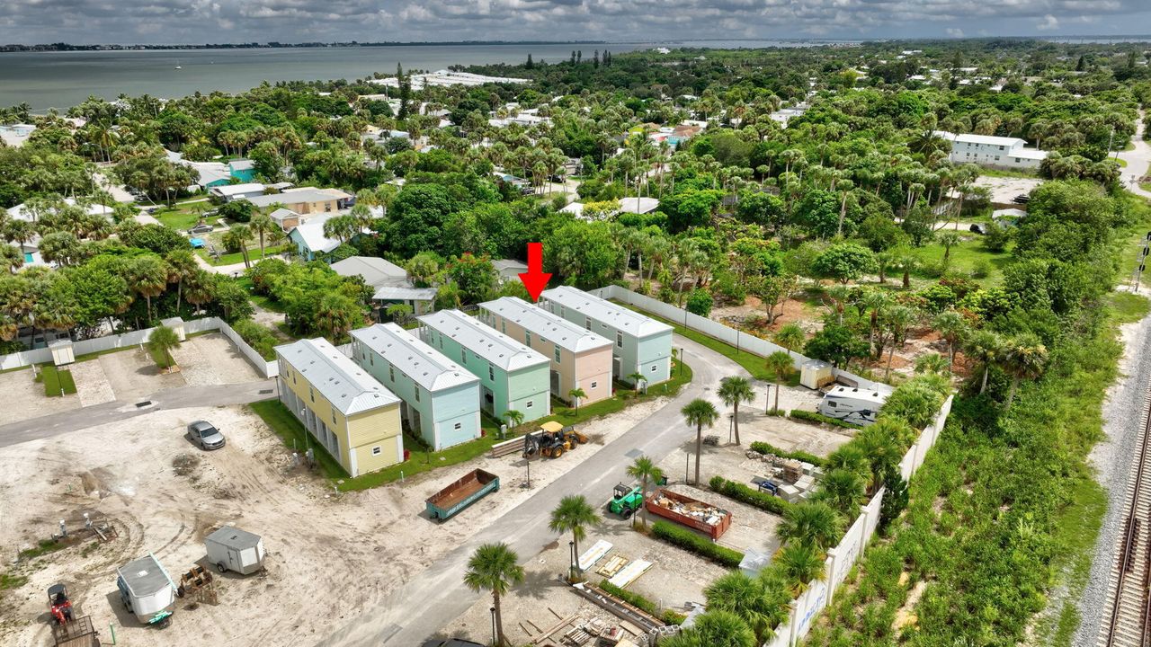 For Sale: $375,000 (2 beds, 2 baths, 1040 Square Feet)