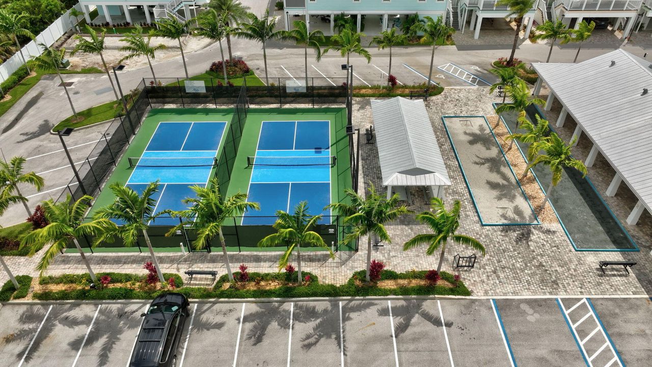 For Sale: $375,000 (2 beds, 2 baths, 1040 Square Feet)