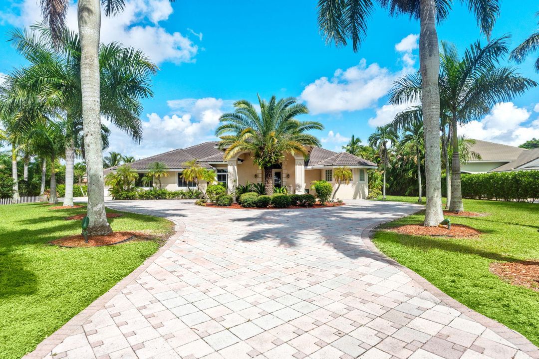 For Sale: $3,419,000 (5 beds, 4 baths, 3707 Square Feet)