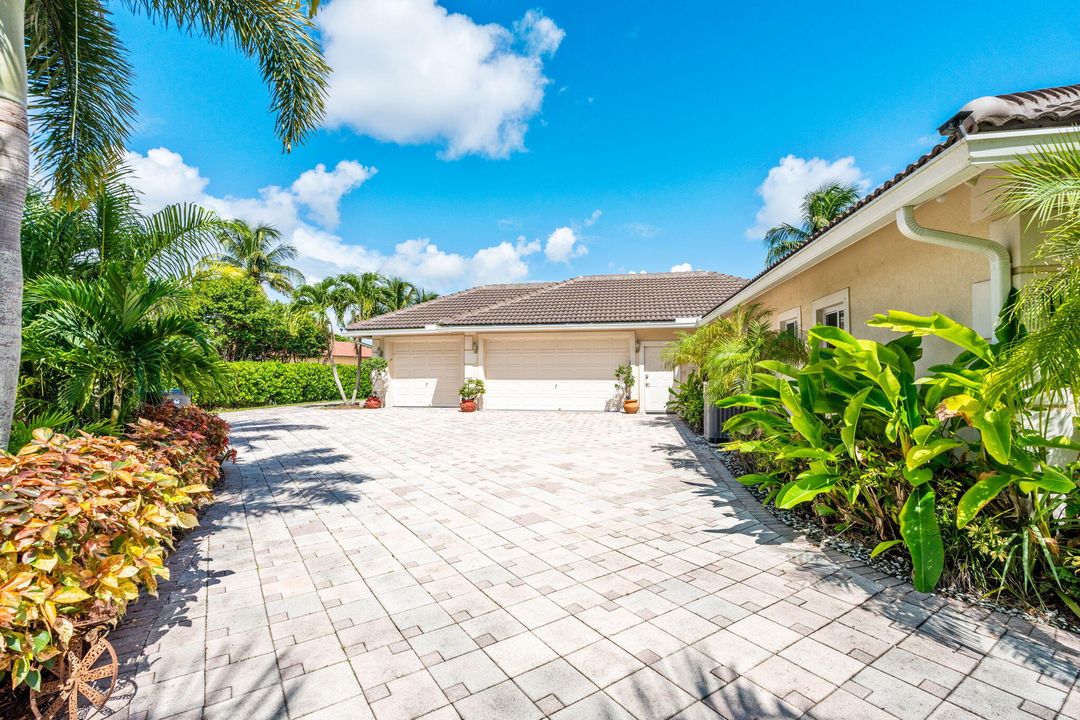 For Sale: $3,419,000 (5 beds, 4 baths, 3707 Square Feet)