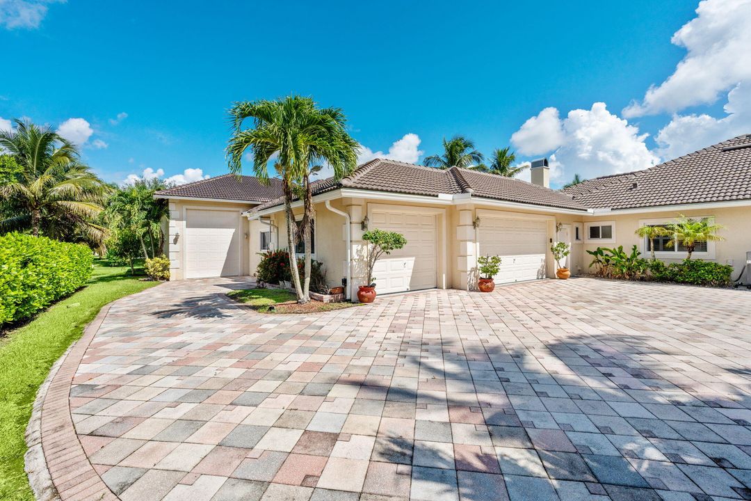 For Sale: $3,419,000 (5 beds, 4 baths, 3707 Square Feet)