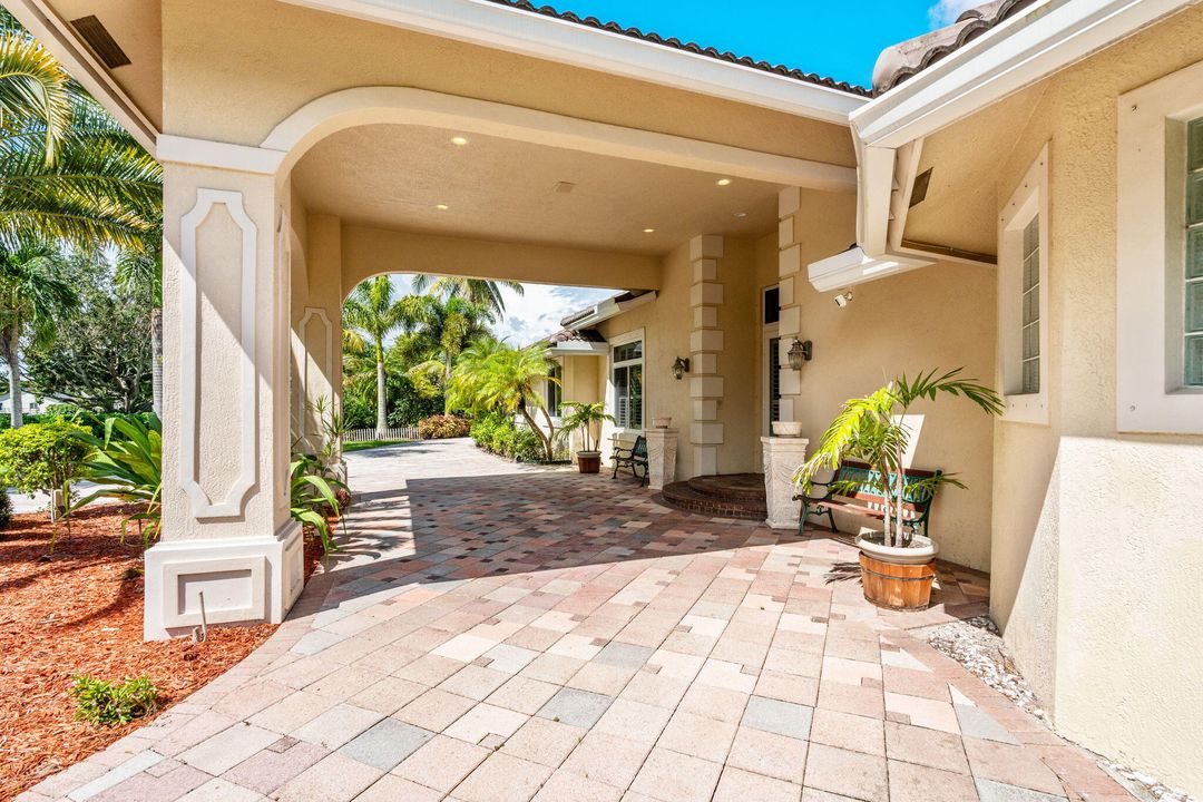 For Sale: $3,419,000 (5 beds, 4 baths, 3707 Square Feet)