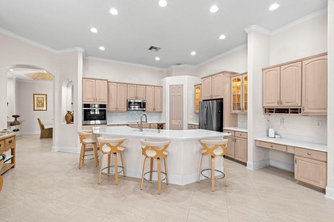 For Sale: $3,419,000 (5 beds, 4 baths, 3707 Square Feet)