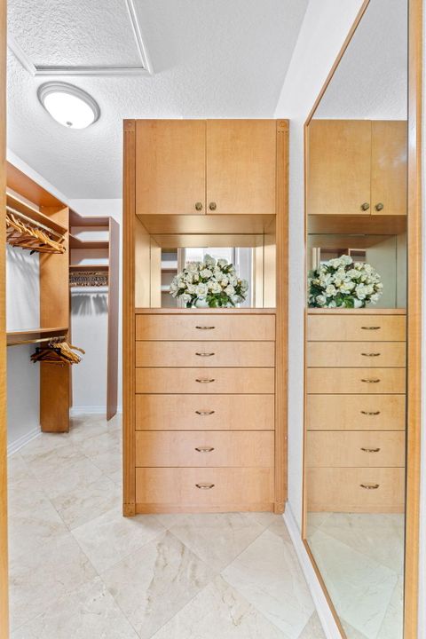 For Sale: $3,419,000 (5 beds, 4 baths, 3707 Square Feet)