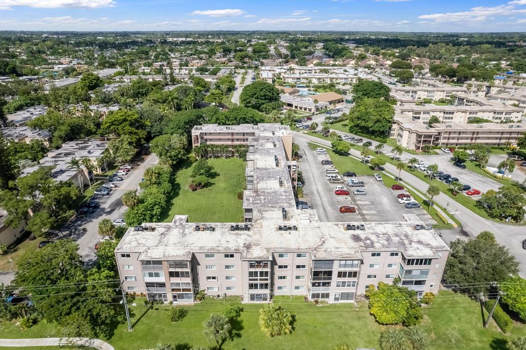 For Sale: $79,500 (1 beds, 1 baths, 901 Square Feet)