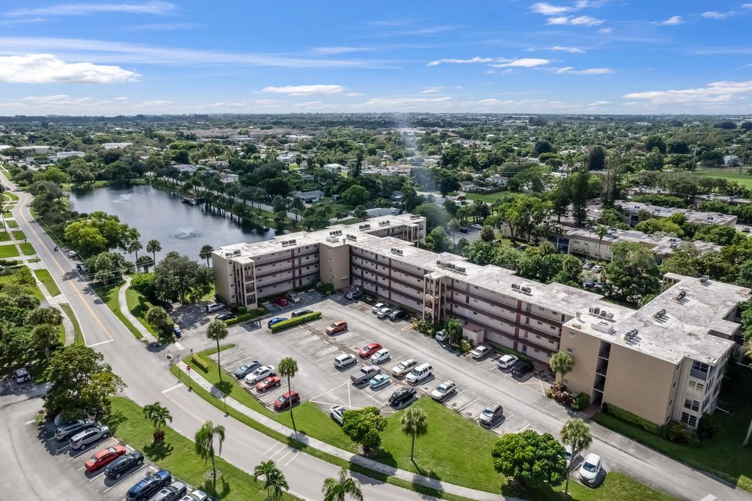 For Sale: $79,500 (1 beds, 1 baths, 901 Square Feet)