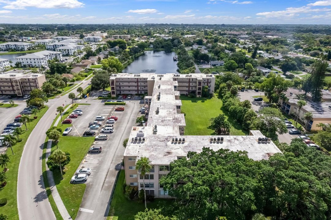 For Sale: $79,500 (1 beds, 1 baths, 901 Square Feet)