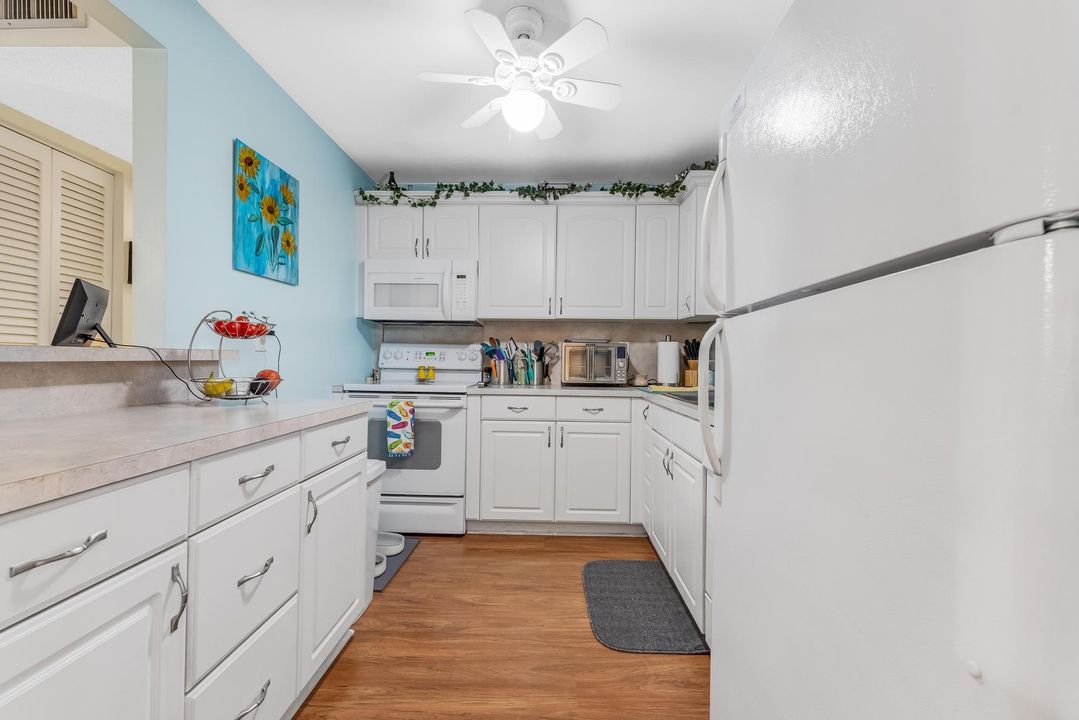 For Sale: $79,500 (1 beds, 1 baths, 901 Square Feet)