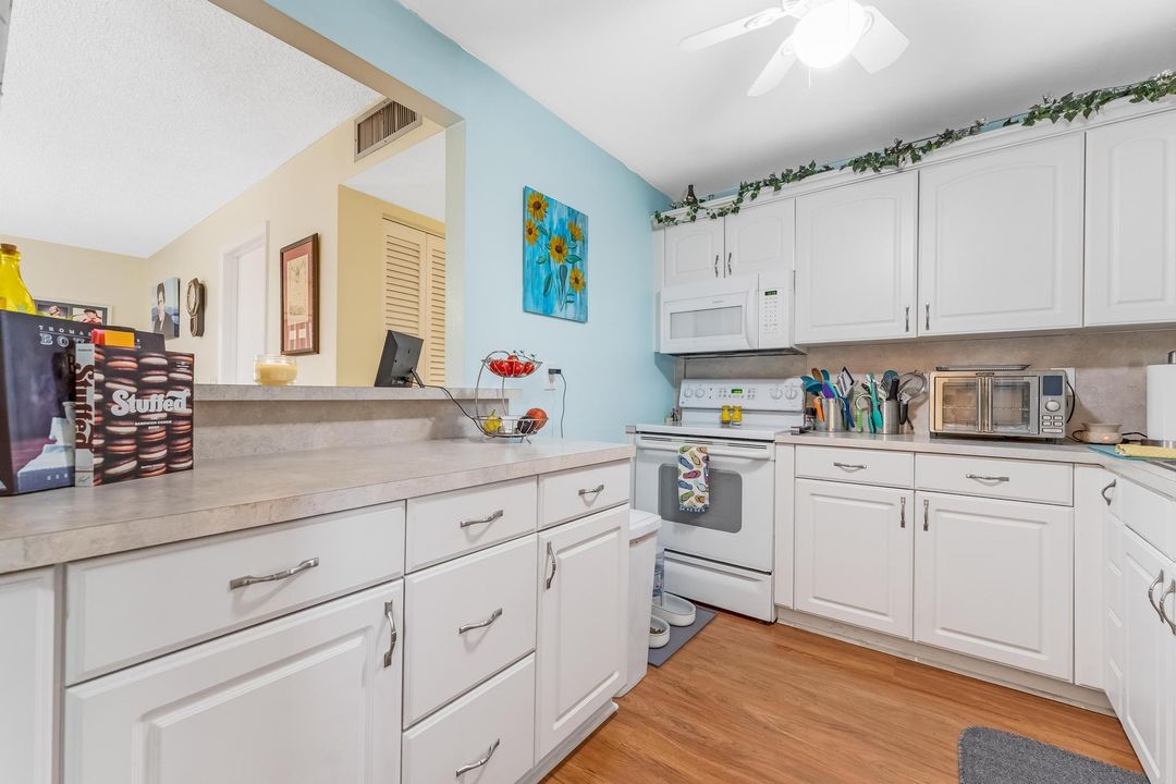 For Sale: $79,500 (1 beds, 1 baths, 901 Square Feet)