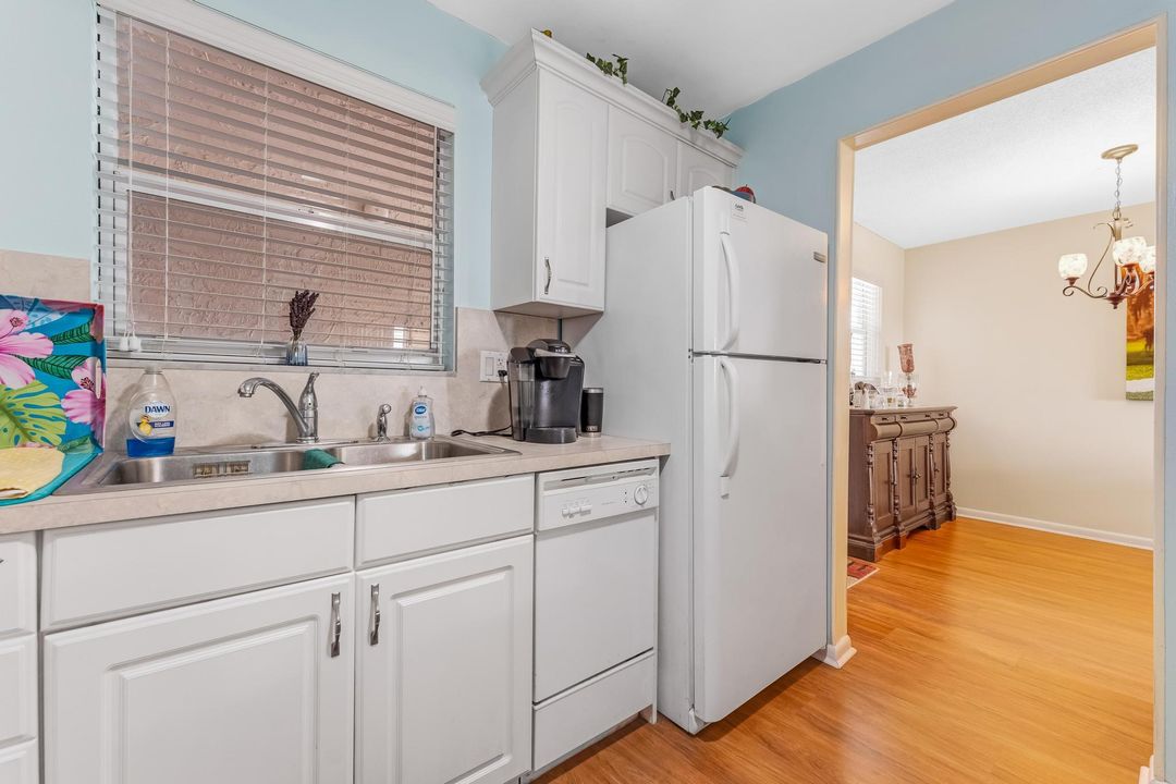 For Sale: $79,500 (1 beds, 1 baths, 901 Square Feet)