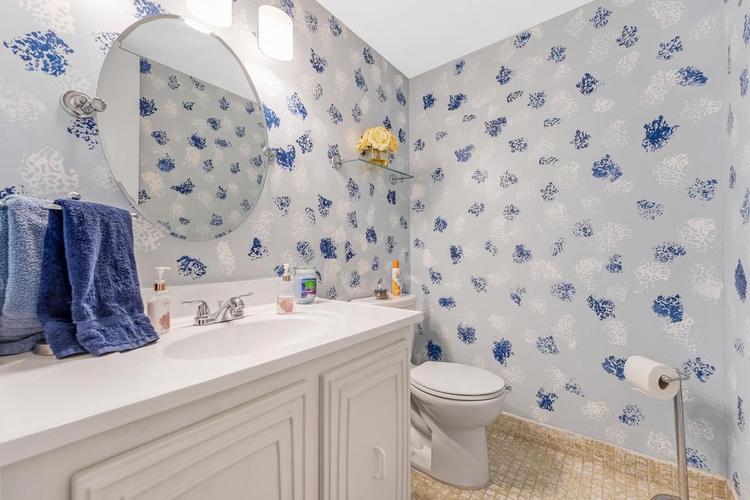 For Sale: $79,500 (1 beds, 1 baths, 901 Square Feet)