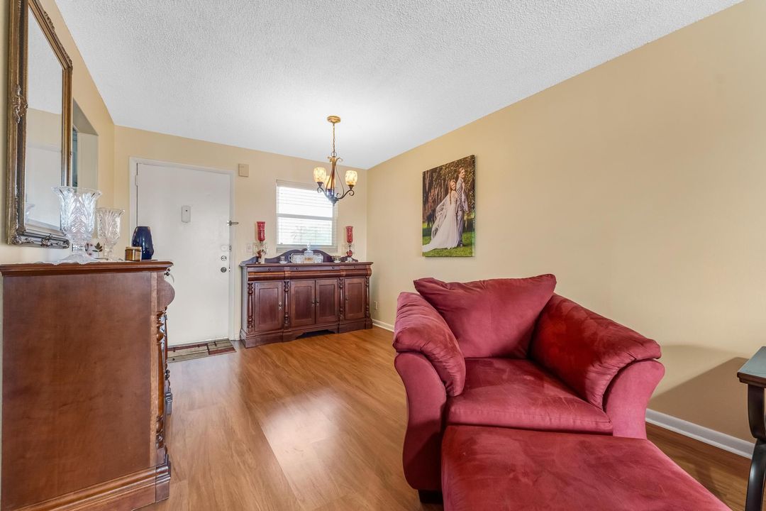For Sale: $79,500 (1 beds, 1 baths, 901 Square Feet)