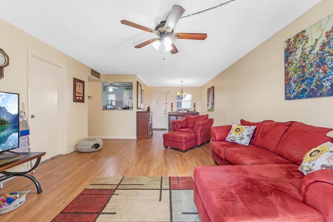 For Sale: $79,500 (1 beds, 1 baths, 901 Square Feet)
