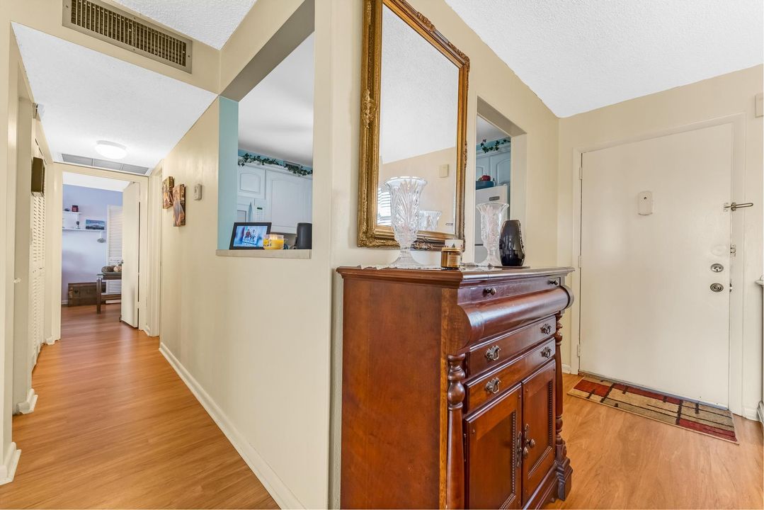 For Sale: $79,500 (1 beds, 1 baths, 901 Square Feet)