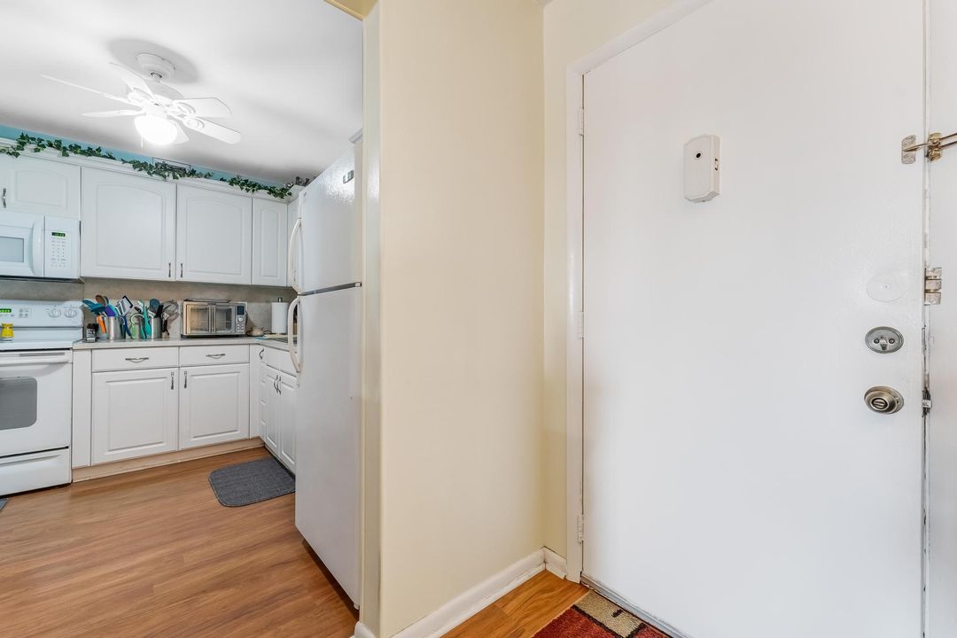 For Sale: $79,500 (1 beds, 1 baths, 901 Square Feet)