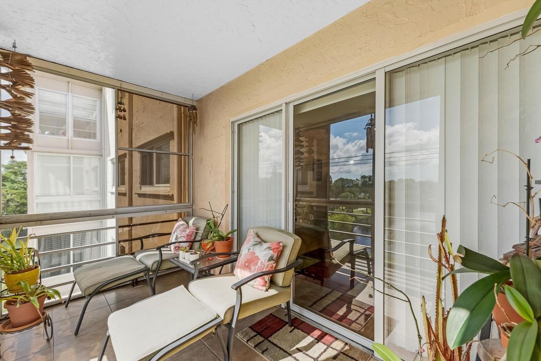 For Sale: $79,500 (1 beds, 1 baths, 901 Square Feet)